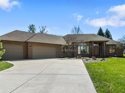 10225 E Wayward Wind Dr