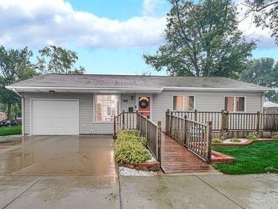 203 E Manor Dr