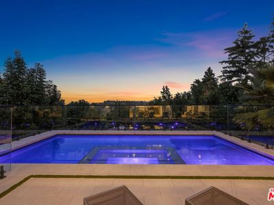 16800 Oak View Dr