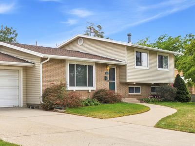 3070 E 7145 S