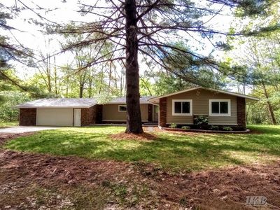 2933 W Howard Rd