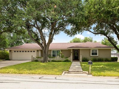 524 Palm Valley Dr E