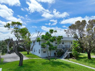 906 Foresteria Drive