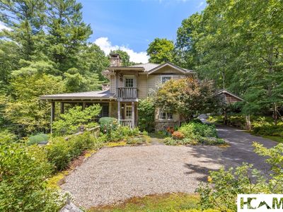 1094 Moorewood Road