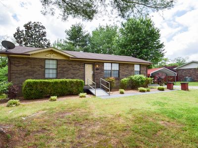 819 Highway 52 E