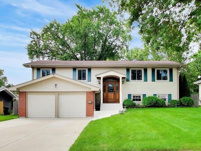 Property at 21W579 Kensington Rd, Glen Ellyn, IL