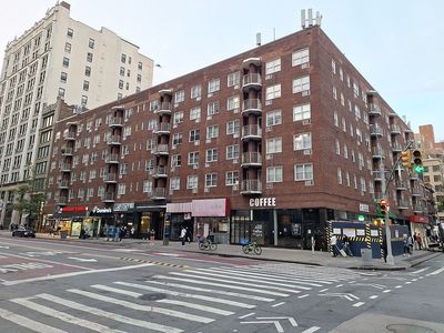 170 W 23rd St APT 6J