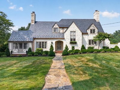 1910 Parkland Dr