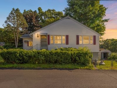 32 Hillcrest Rd