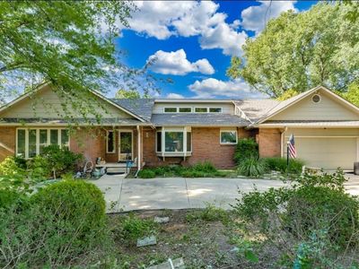 Property at 16 N Circle Dr, Mulvane, KS