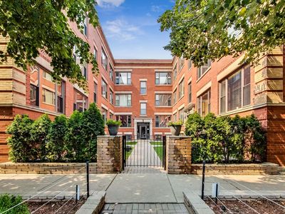 4134 N Kenmore Ave #2