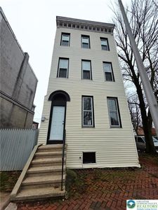300 Pine St