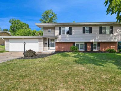3729 Northwood Dr NE