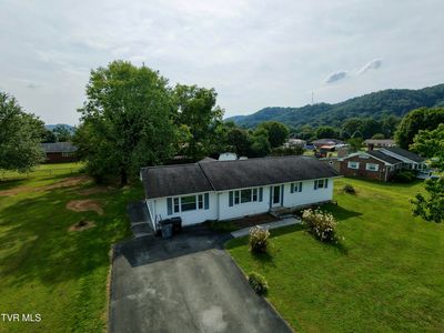 303 Circle Dr