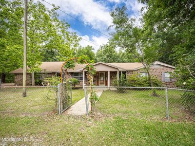 13317 Greenacres Dr