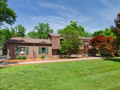 3165 N Grove Dr
