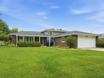 Property at 601 Honey Locust Ln, Darien, IL