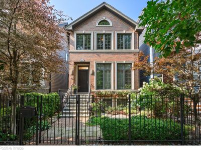 1844 W Barry Ave