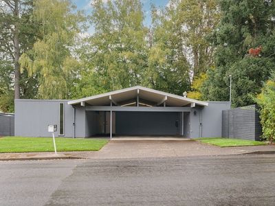 8475 SW Bohmann Pkwy