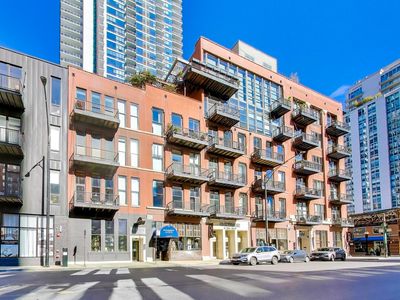 300 W Grand Ave APT 210