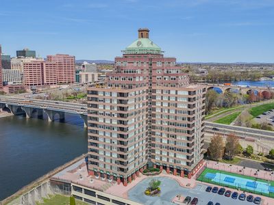 235 E River Dr APT 1007