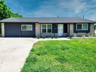 2221 Marilyn Ln