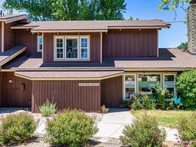 93 Meadow Lakes Dr