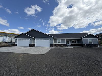 417 SW Quinney Pl
