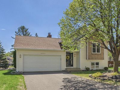 Property at 10211 Lee Dr, Eden Prairie, MN