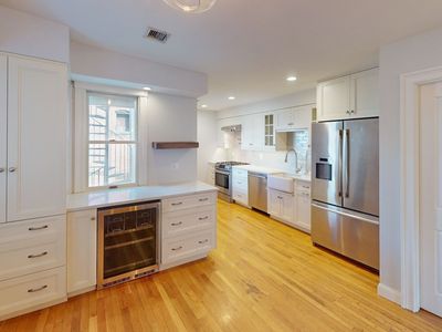214-216 W 7th St #2L