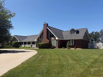 3701 Thunderbird Dr