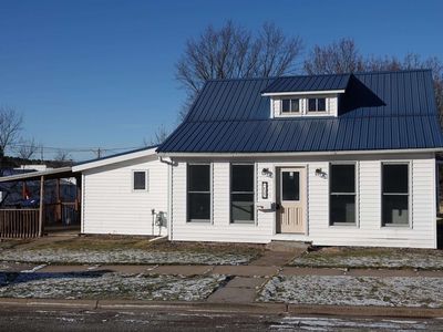 127 East LINCOLN STREET