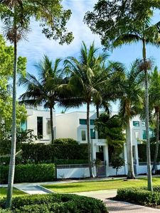335 Banyan BLVD #4