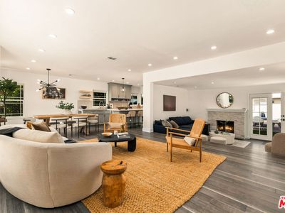 2903 Delaware Ave