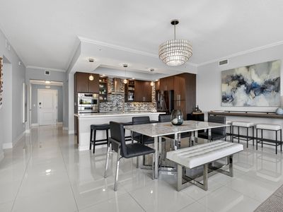 441 Bay Colony Drive N