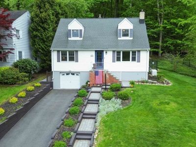 48 Midland Dr