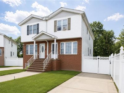 39 Gloria Ct