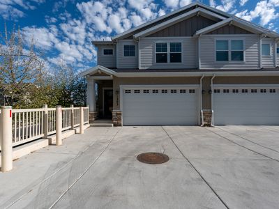 1303 E Weyburn Ln
