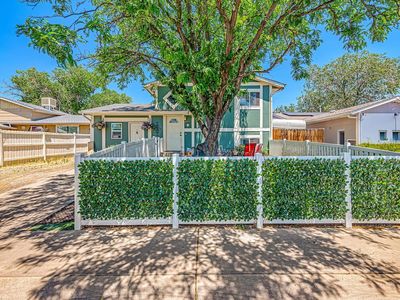 3208 Bunting Ave