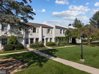 923 Stratford Ct