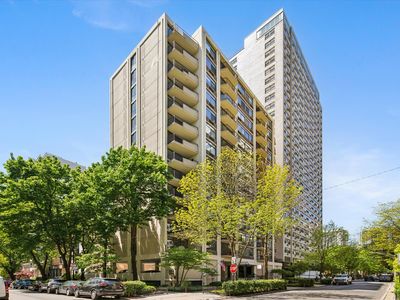 1450 N Astor St APT 3B