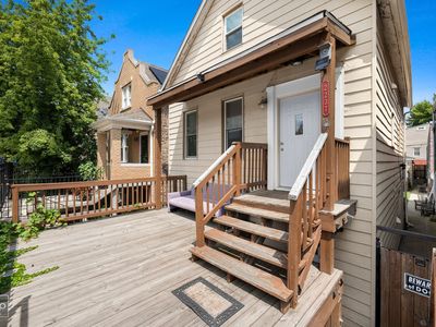 2237 S Oakley Ave