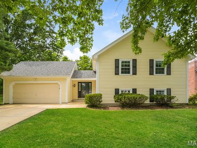 Property at 15027 Isleview Dr, Chesterfield, MO