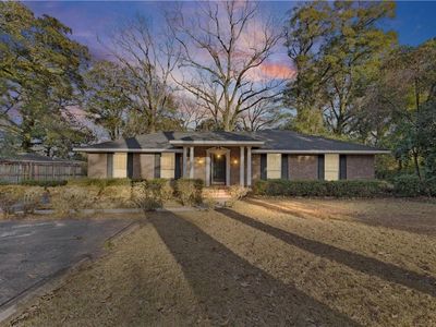 895 Azalea Rd