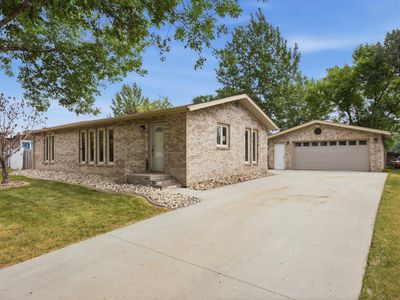 607 9th St W