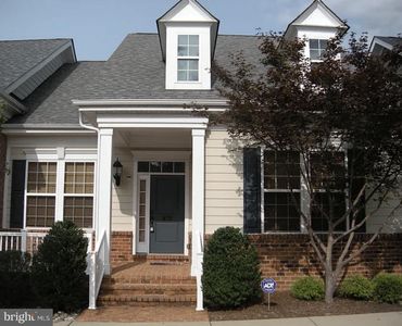 10 Steeplechase Dr