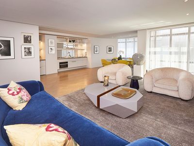 17 W 54th St APT 8B