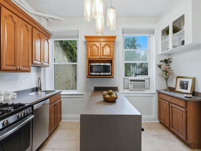 258 9th St APT 2