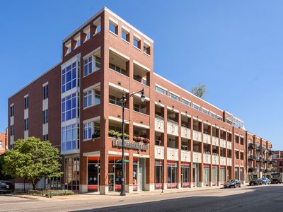 1611 N Hermitage Ave APT 401