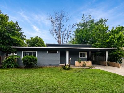 1927 E Glen Oaks Dr
